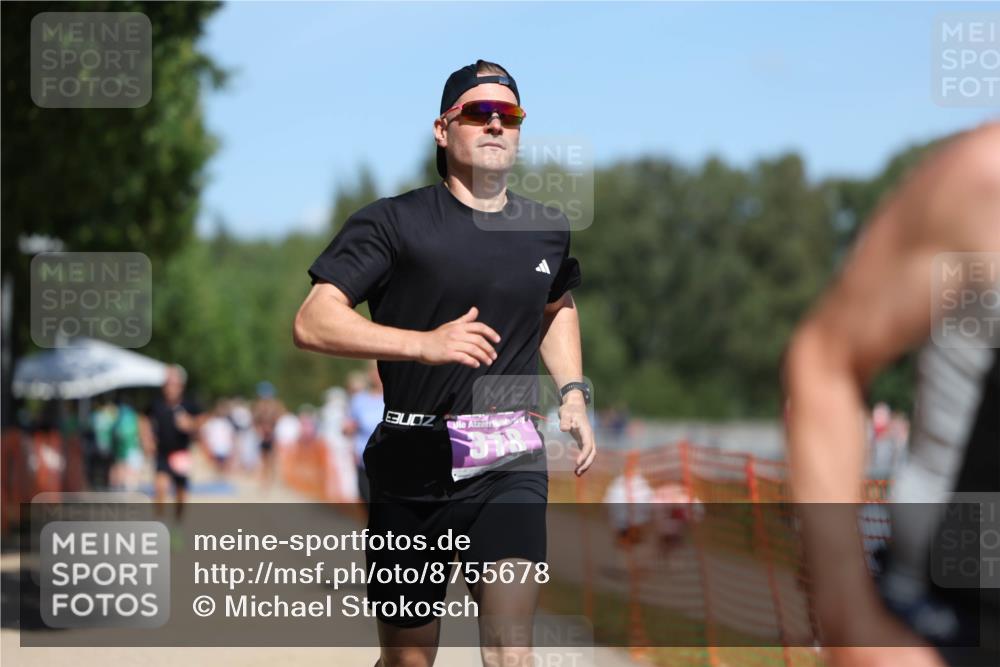 07.09.2025 - 19. Norderstedt Triathlon Michael Strokosch http://msf.ph/oto/8755678 07.09.2025 13:11:34 Laufen 318, 813, 853, 1342 meine-sportfotos.de