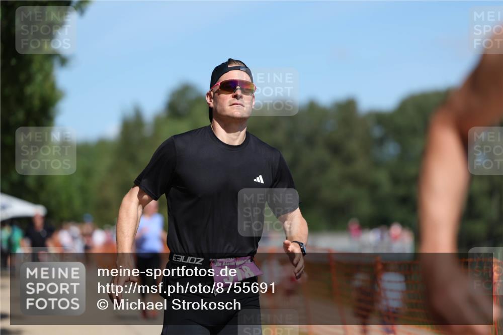 07.09.2025 - 19. Norderstedt Triathlon Michael Strokosch http://msf.ph/oto/8755691 07.09.2025 13:11:34 Laufen 318, 813, 853, 1342 meine-sportfotos.de