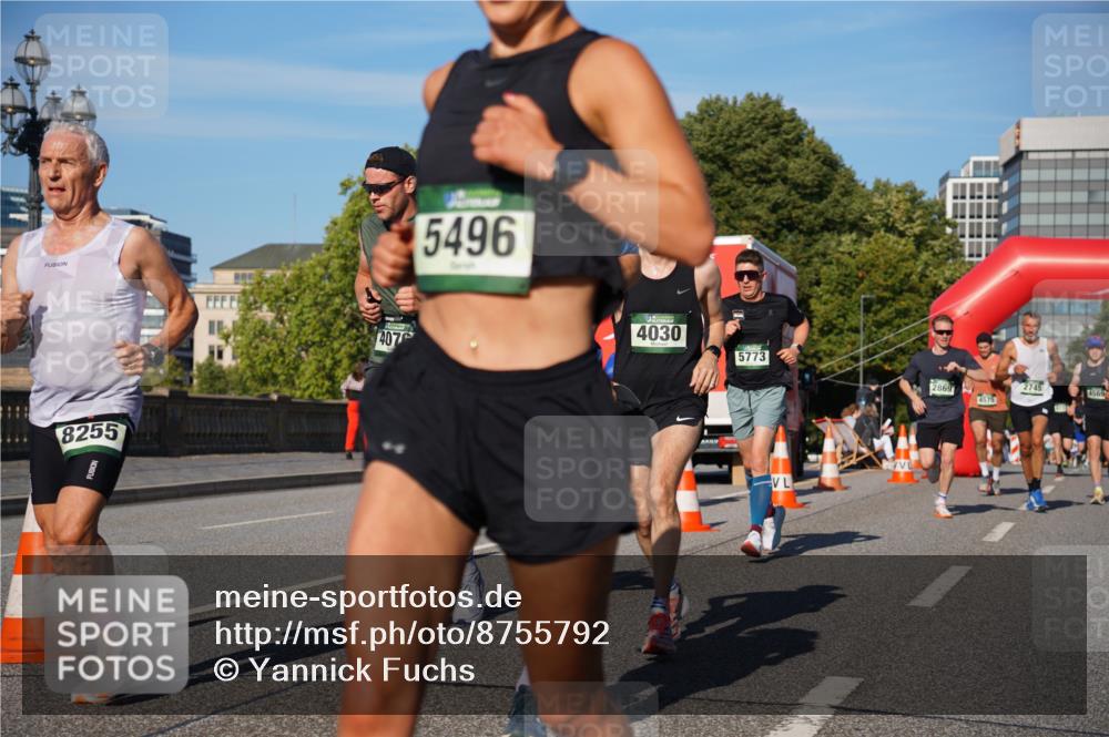 07.09.2025 - BARMER Alsterlauf Yannick Fuchs http://msf.ph/oto/8755792 07.09.2025 09:38:02 Laufen 8255, 407, 5496, 4030, 5773, 2869, 4575, 2745 meine-sportfotos.de