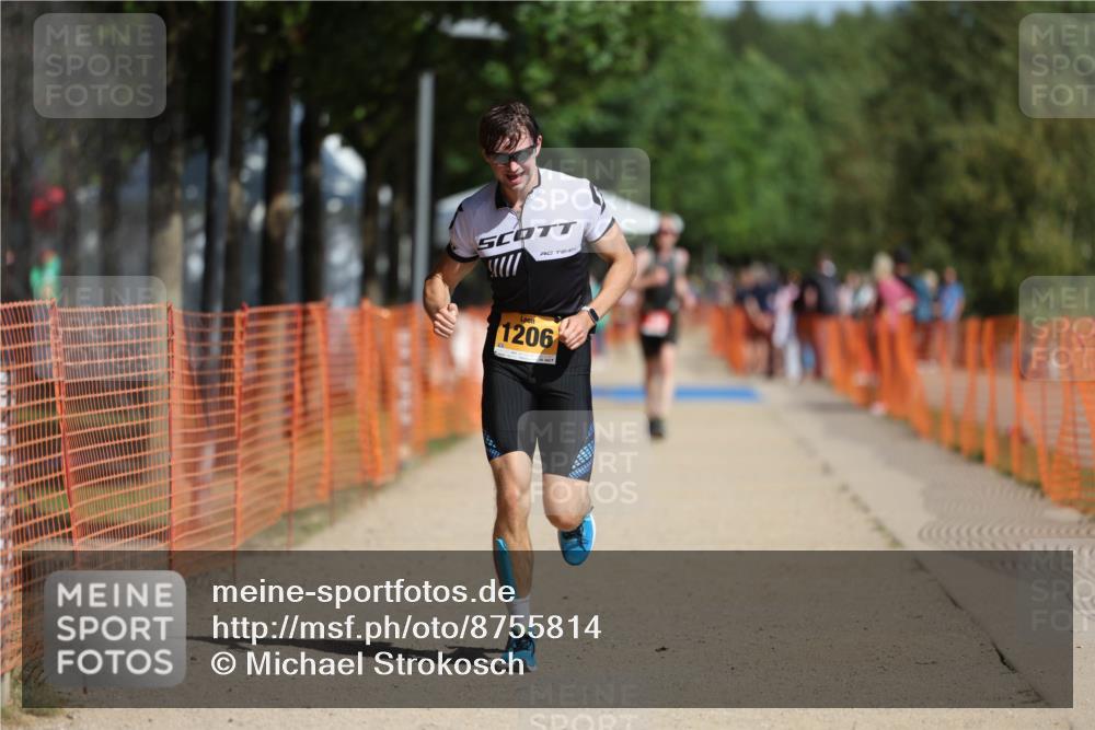07.09.2025 - 19. Norderstedt Triathlon Michael Strokosch http://msf.ph/oto/8755814 07.09.2025 12:03:14 Laufen 1206 meine-sportfotos.de