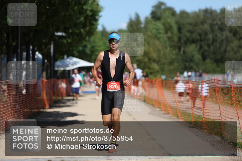 07.09.2025 - 19. Norderstedt Triathlon Michael Strokosch http://msf.ph/oto/8755954 07.09.2025 13:11:48 Laufen 820 meine-sportfotos.de