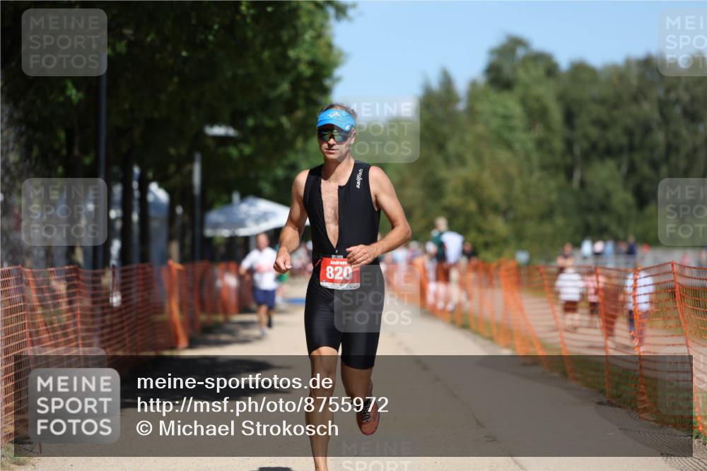 07.09.2025 - 19. Norderstedt Triathlon Michael Strokosch http://msf.ph/oto/8755972 07.09.2025 13:11:48 Laufen 820 meine-sportfotos.de