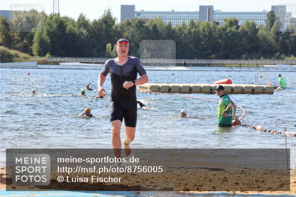 07.09.2025 - 19. Norderstedt Triathlon Luisa Fischer http://msf.ph/oto/8756005 07.09.2025 11:45:22 Schwimmen 195, 210, 282, 761 meine-sportfotos.de