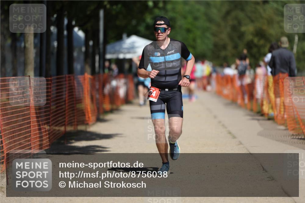 07.09.2025 - 19. Norderstedt Triathlon Michael Strokosch http://msf.ph/oto/8756038 07.09.2025 12:49:59 Laufen 721, 824 meine-sportfotos.de