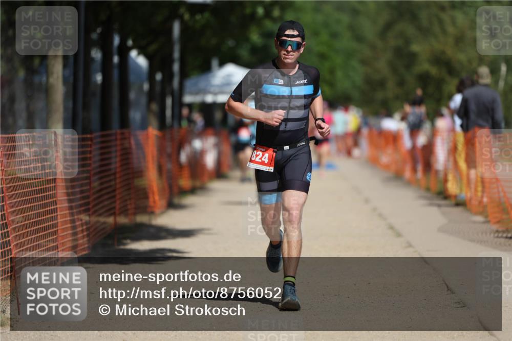 07.09.2025 - 19. Norderstedt Triathlon Michael Strokosch http://msf.ph/oto/8756052 07.09.2025 12:49:59 Laufen 721, 824 meine-sportfotos.de