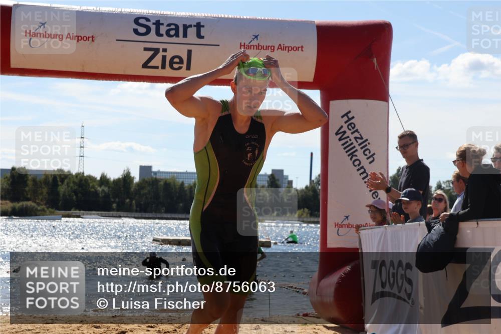 07.09.2025 - 19. Norderstedt Triathlon Luisa Fischer http://msf.ph/oto/8756063 07.09.2025 13:27:27 Schwimmen 960, 1017 meine-sportfotos.de