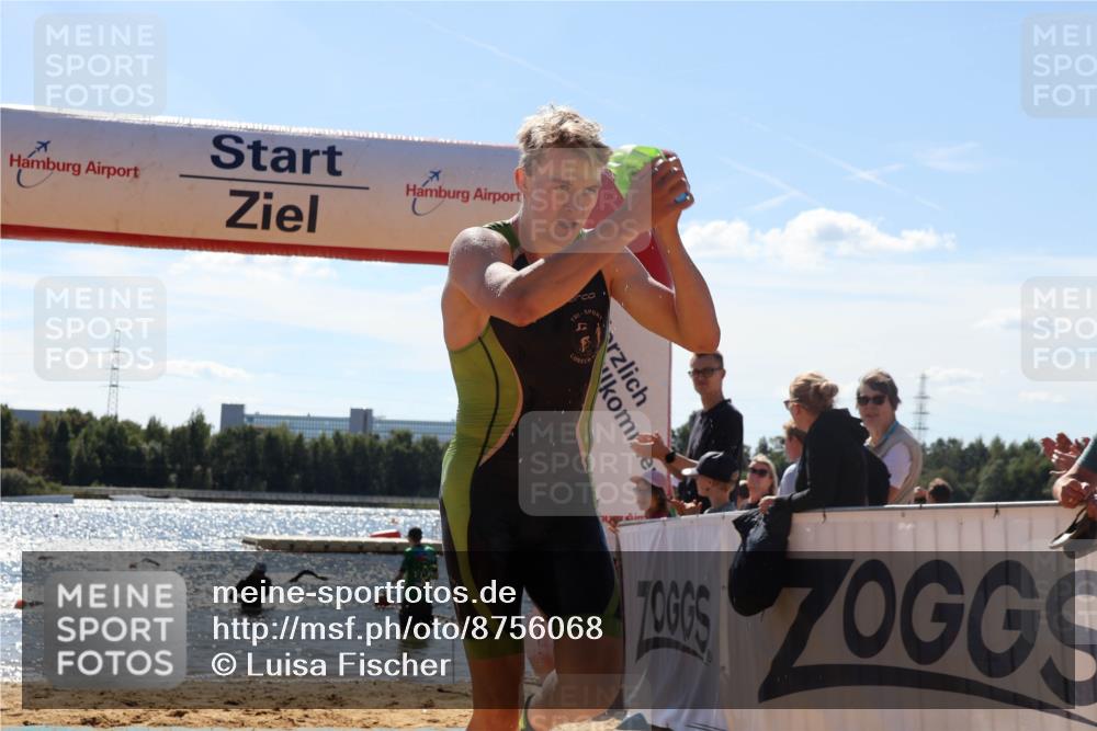 07.09.2025 - 19. Norderstedt Triathlon Luisa Fischer http://msf.ph/oto/8756068 07.09.2025 13:27:28 Schwimmen 960, 1017 meine-sportfotos.de