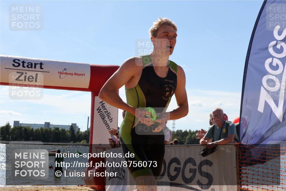 07.09.2025 - 19. Norderstedt Triathlon Luisa Fischer http://msf.ph/oto/8756073 07.09.2025 13:27:28 Schwimmen 960, 1017 meine-sportfotos.de
