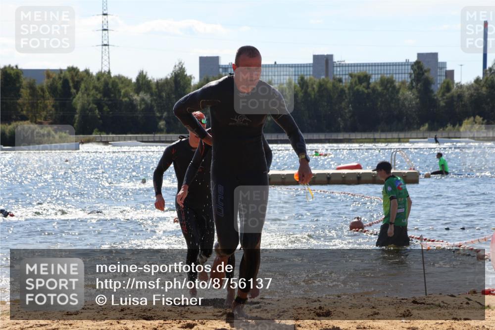 07.09.2025 - 19. Norderstedt Triathlon Luisa Fischer http://msf.ph/oto/8756137 07.09.2025 13:27:40 Schwimmen 880, 969, 1002, 1421 meine-sportfotos.de