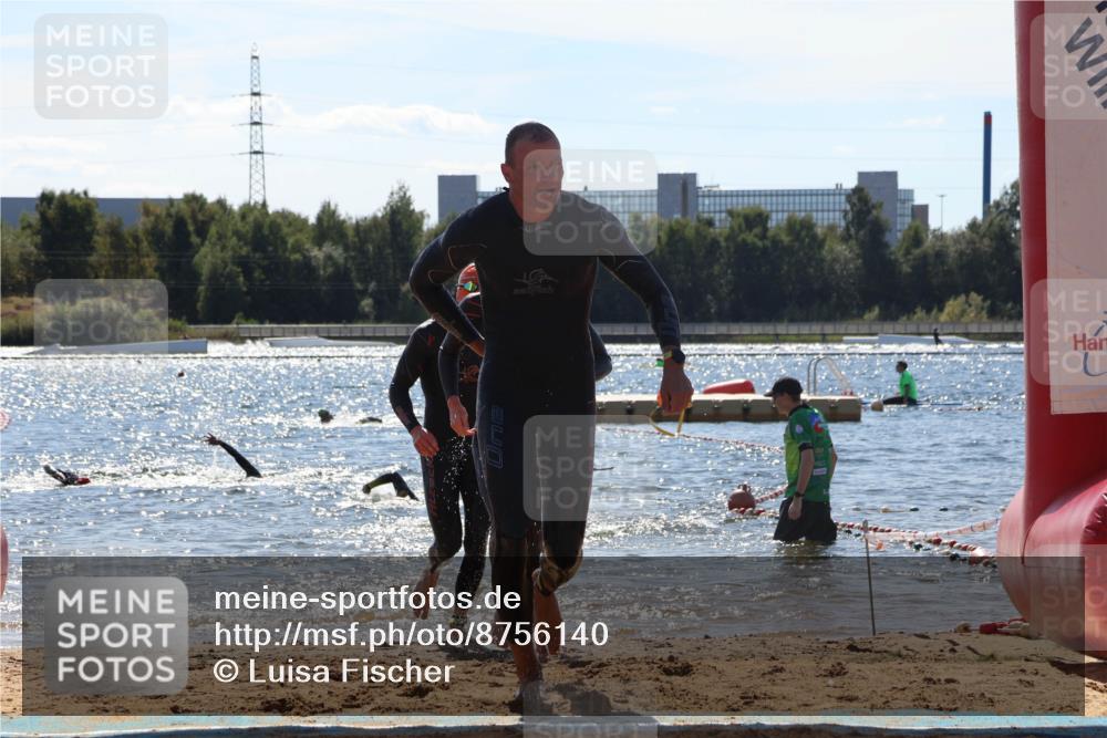07.09.2025 - 19. Norderstedt Triathlon Luisa Fischer http://msf.ph/oto/8756140 07.09.2025 13:27:40 Schwimmen 880, 969, 1002, 1421 meine-sportfotos.de