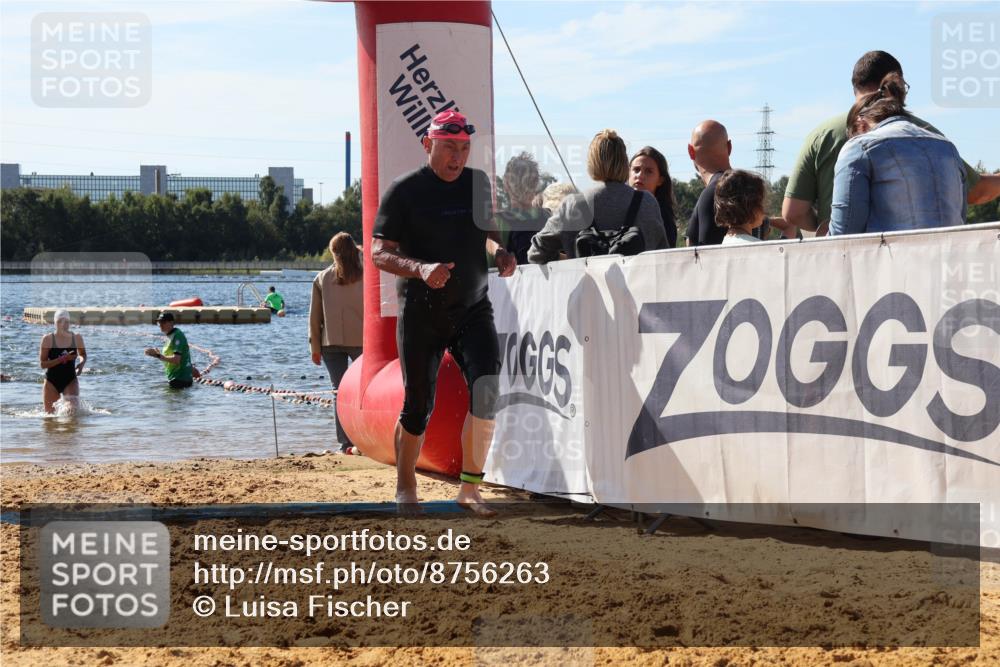 07.09.2025 - 19. Norderstedt Triathlon Luisa Fischer http://msf.ph/oto/8756263 07.09.2025 11:45:52 Schwimmen 727, 780 meine-sportfotos.de