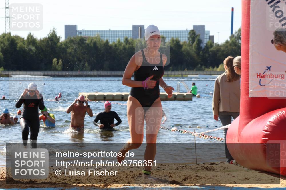 07.09.2025 - 19. Norderstedt Triathlon Luisa Fischer http://msf.ph/oto/8756351 07.09.2025 11:45:57 Schwimmen 727, 780 meine-sportfotos.de