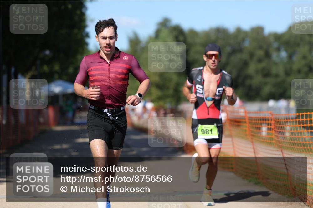 07.09.2025 - 19. Norderstedt Triathlon Michael Strokosch http://msf.ph/oto/8756566 07.09.2025 14:54:13 Laufen 981, 1038, 1465 meine-sportfotos.de