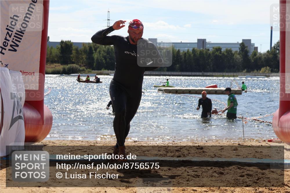 07.09.2025 - 19. Norderstedt Triathlon Luisa Fischer http://msf.ph/oto/8756575 07.09.2025 13:29:17 Schwimmen 972 meine-sportfotos.de