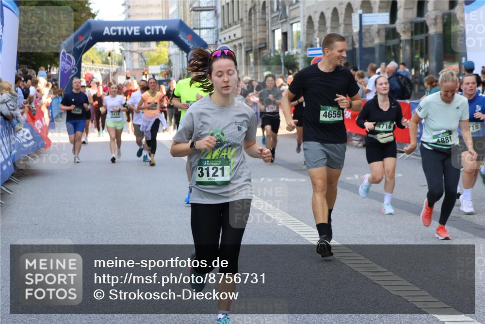 07.09.2025 - BARMER Alsterlauf Strokosch-Dieckow http://msf.ph/oto/8756731 07.09.2025 10:13:50 Ziel 2073, 2232, 2264, 2296, 2403, 2688, 2929, 2930, 3236, 3346, 3503, 3504, 3697, 3734, 3735, 3929, 4213, 4489, 4553, 4699, 5062, 5277, 5278, 5468, 5795, 5830, 6145, 6165, 6282, 6284, 6337, 8101, 8120, 8195, 8224, 8226, 8257 meine-sportfotos.de