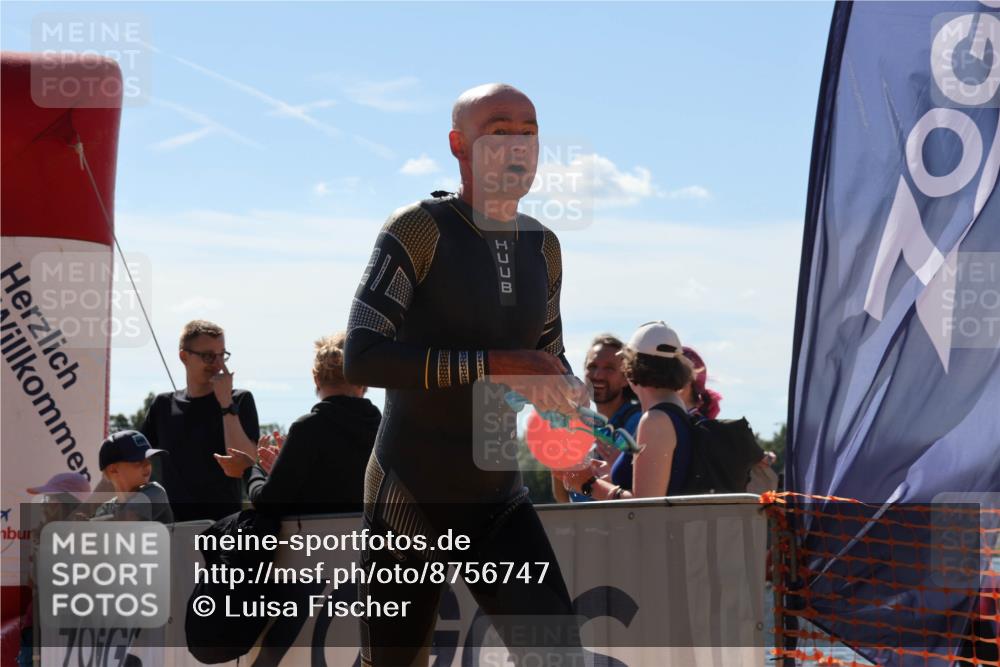 07.09.2025 - 19. Norderstedt Triathlon Luisa Fischer http://msf.ph/oto/8756747 07.09.2025 13:29:51 Schwimmen 988 meine-sportfotos.de