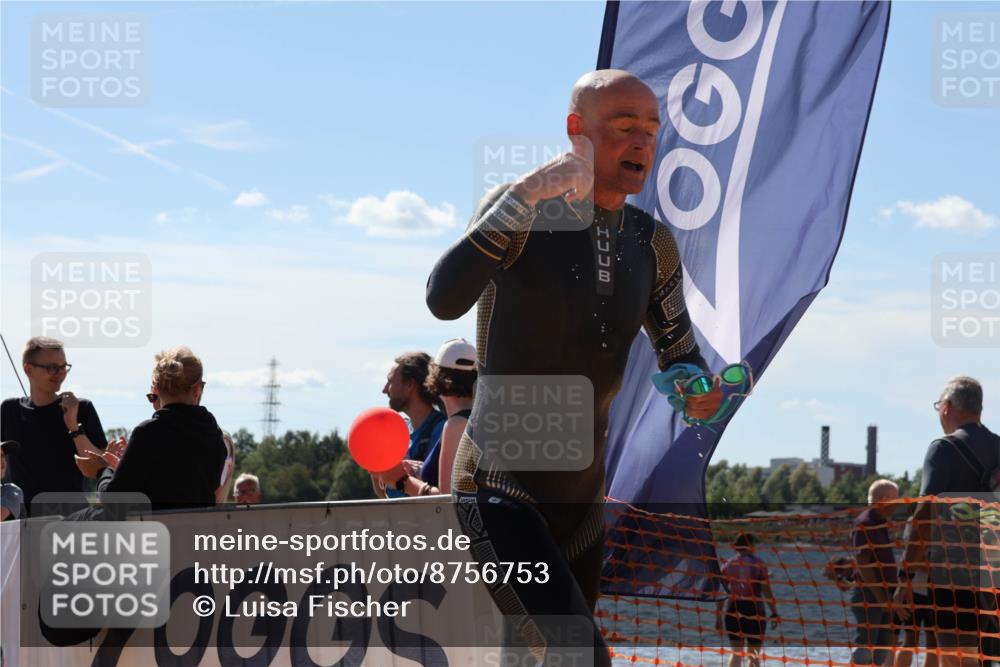 07.09.2025 - 19. Norderstedt Triathlon Luisa Fischer http://msf.ph/oto/8756753 07.09.2025 13:29:51 Schwimmen 988 meine-sportfotos.de