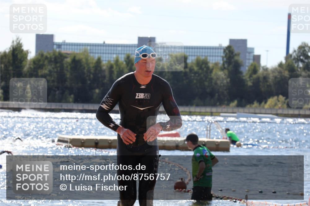 07.09.2025 - 19. Norderstedt Triathlon Luisa Fischer http://msf.ph/oto/8756757 07.09.2025 13:29:56 Schwimmen 978, 988 meine-sportfotos.de