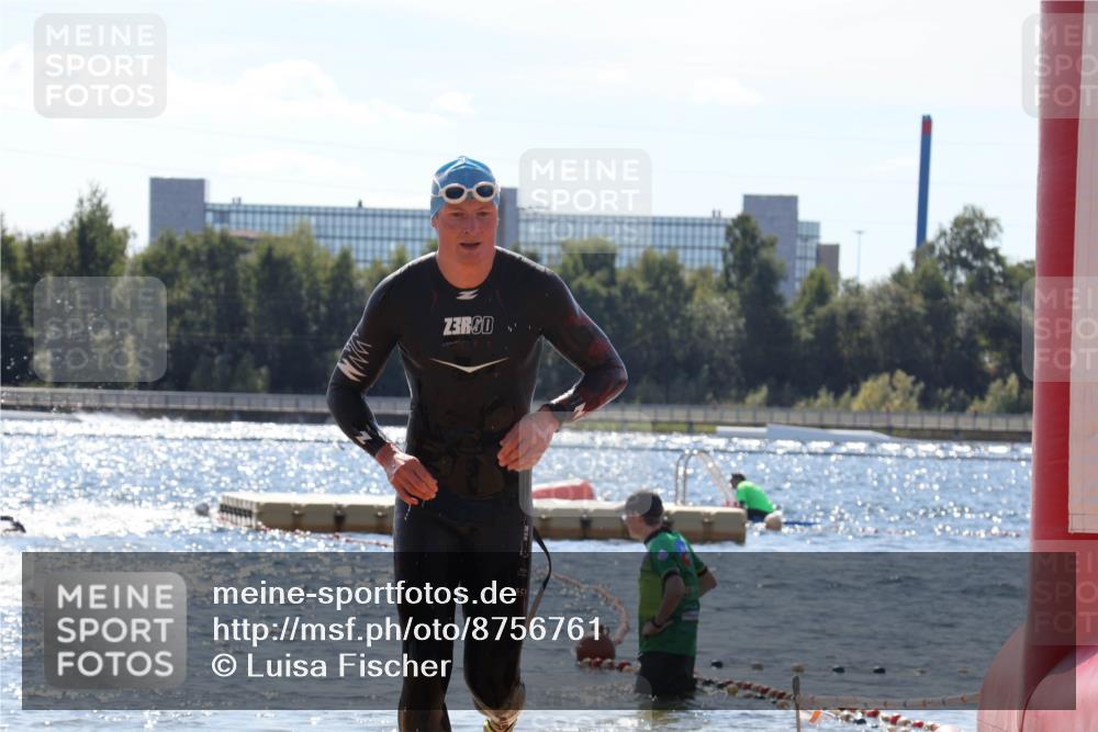 07.09.2025 - 19. Norderstedt Triathlon Luisa Fischer http://msf.ph/oto/8756761 07.09.2025 13:29:56 Schwimmen 978, 988 meine-sportfotos.de