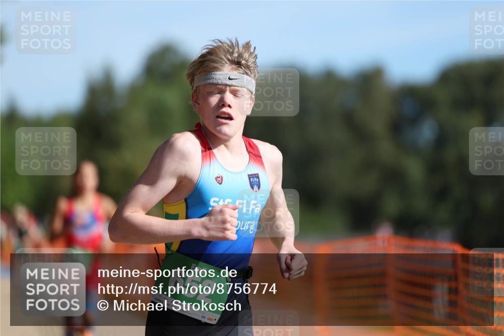 07.09.2025 - 19. Norderstedt Triathlon Michael Strokosch http://msf.ph/oto/8756774 07.09.2025 10:42:34 Laufen 652, 672, 686 meine-sportfotos.de