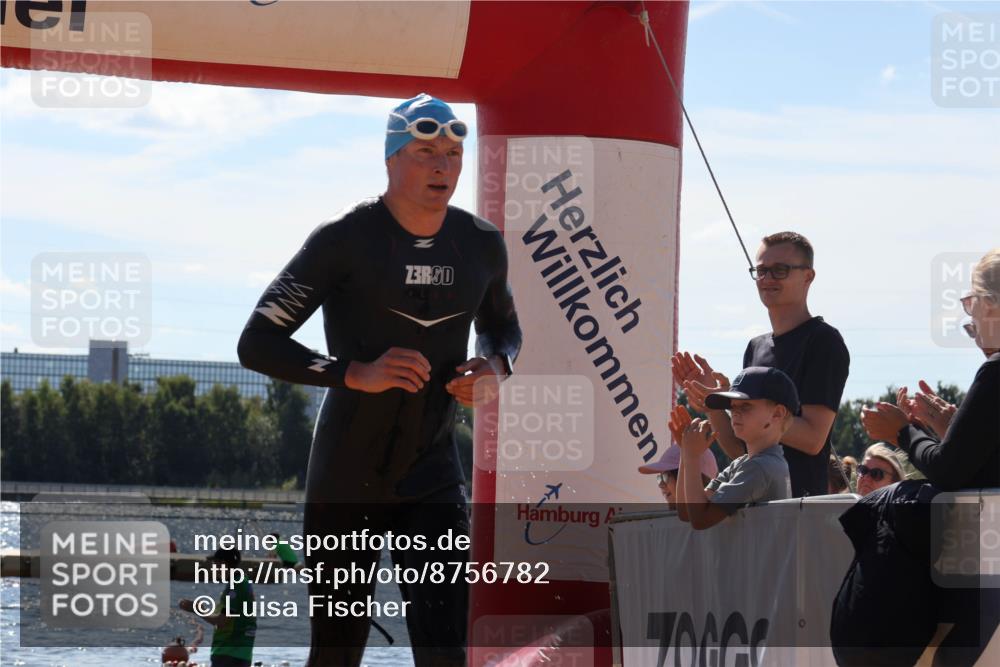 07.09.2025 - 19. Norderstedt Triathlon Luisa Fischer http://msf.ph/oto/8756782 07.09.2025 13:29:58 Schwimmen 978, 988 meine-sportfotos.de
