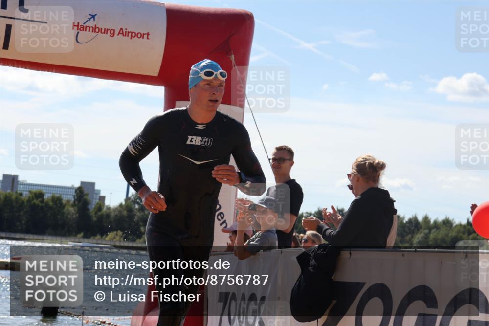 07.09.2025 - 19. Norderstedt Triathlon Luisa Fischer http://msf.ph/oto/8756787 07.09.2025 13:29:58 Schwimmen 978, 988 meine-sportfotos.de