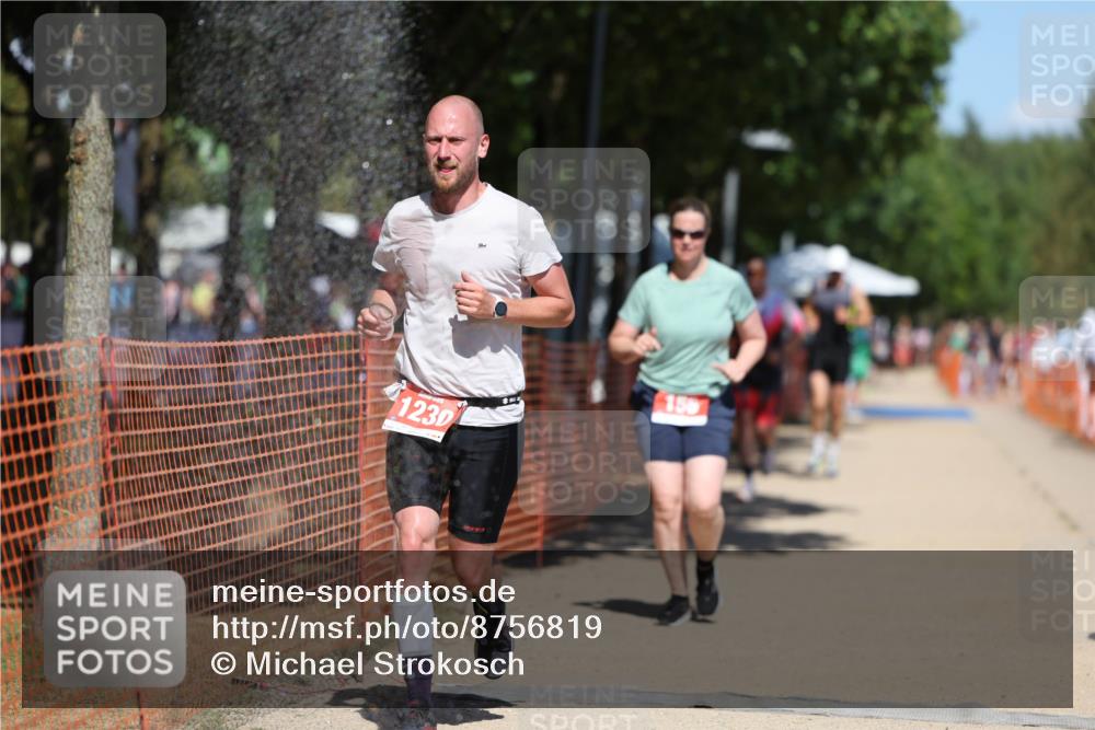 07.09.2025 - 19. Norderstedt Triathlon Michael Strokosch http://msf.ph/oto/8756819 07.09.2025 13:12:36 Laufen 156, 1230, 1322, 1328 meine-sportfotos.de