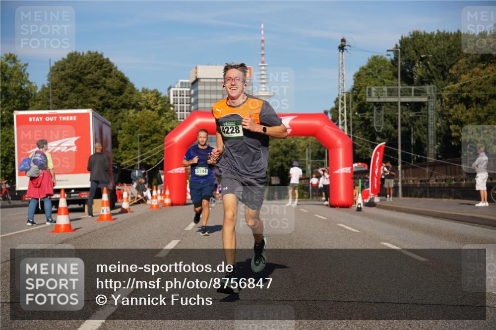 07.09.2025 - BARMER Alsterlauf Yannick Fuchs http://msf.ph/oto/8756847 07.09.2025 09:38:26 Laufen 5344, 4228 meine-sportfotos.de