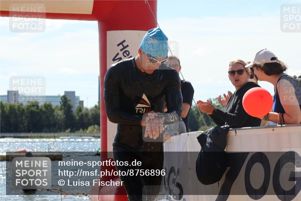07.09.2025 - 19. Norderstedt Triathlon Luisa Fischer http://msf.ph/oto/8756896 07.09.2025 13:30:25 Schwimmen 980, 981, 1009, 1018 meine-sportfotos.de