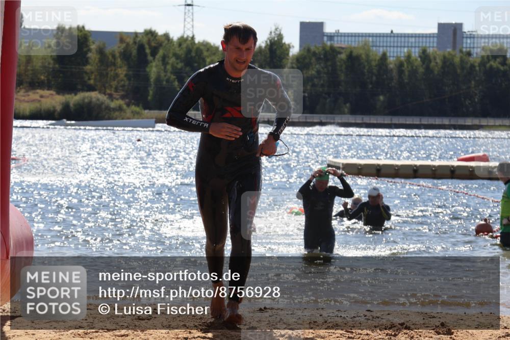 07.09.2025 - 19. Norderstedt Triathlon Luisa Fischer http://msf.ph/oto/8756928 07.09.2025 13:30:38 Schwimmen 1018, 1039 meine-sportfotos.de