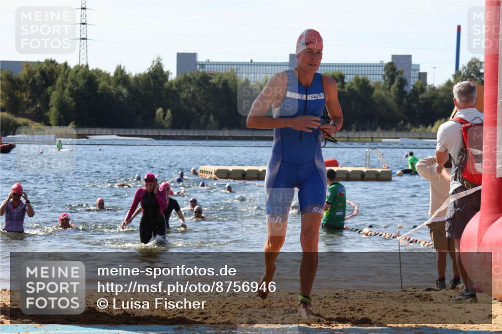 07.09.2025 - 19. Norderstedt Triathlon Luisa Fischer http://msf.ph/oto/8756946 07.09.2025 11:46:51 Schwimmen 1248, 1251 meine-sportfotos.de