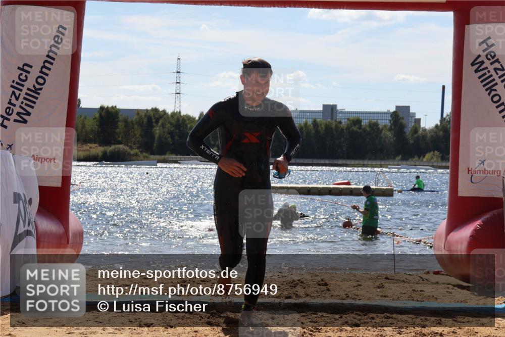 07.09.2025 - 19. Norderstedt Triathlon Luisa Fischer http://msf.ph/oto/8756949 07.09.2025 13:30:39 Schwimmen 1039 meine-sportfotos.de
