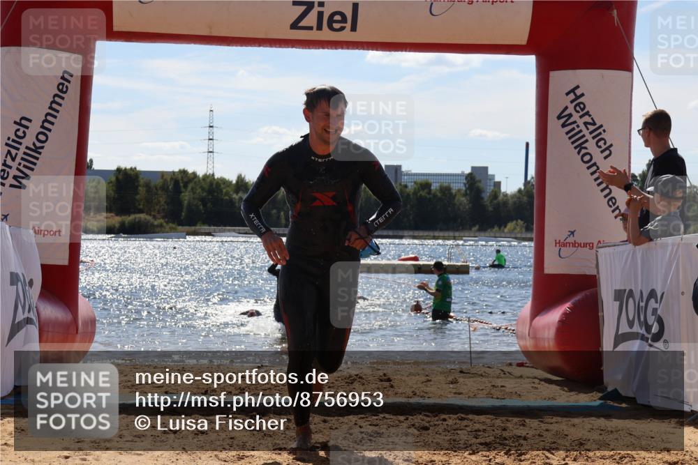 07.09.2025 - 19. Norderstedt Triathlon Luisa Fischer http://msf.ph/oto/8756953 07.09.2025 13:30:40 Schwimmen 1039 meine-sportfotos.de
