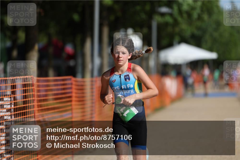 07.09.2025 - 19. Norderstedt Triathlon Michael Strokosch http://msf.ph/oto/8757106 07.09.2025 11:01:48 Laufen 111 meine-sportfotos.de