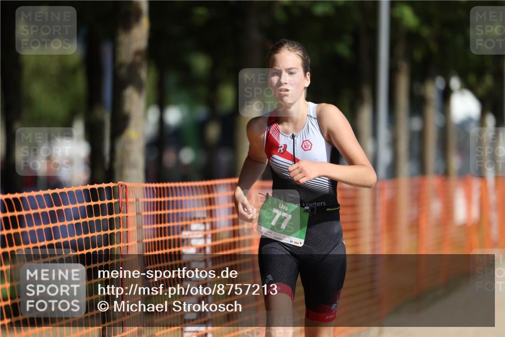 07.09.2025 - 19. Norderstedt Triathlon Michael Strokosch http://msf.ph/oto/8757213 07.09.2025 11:02:04 Laufen 77 meine-sportfotos.de