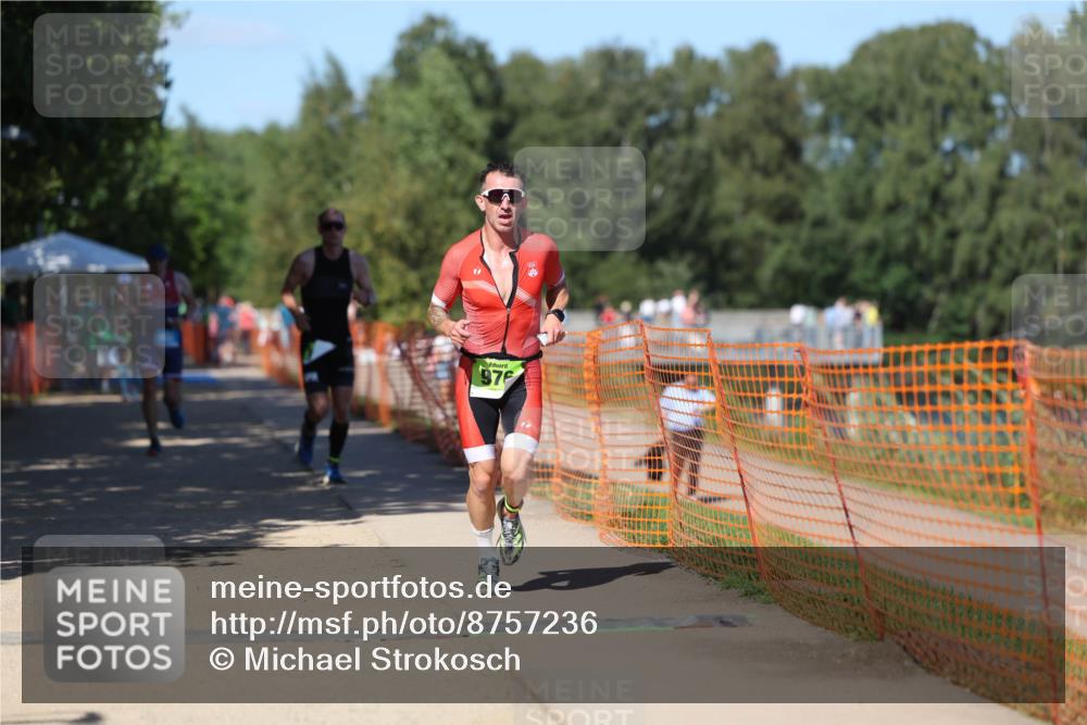 07.09.2025 - 19. Norderstedt Triathlon Michael Strokosch http://msf.ph/oto/8757236 07.09.2025 14:55:17 Laufen 908, 976, 1027 meine-sportfotos.de