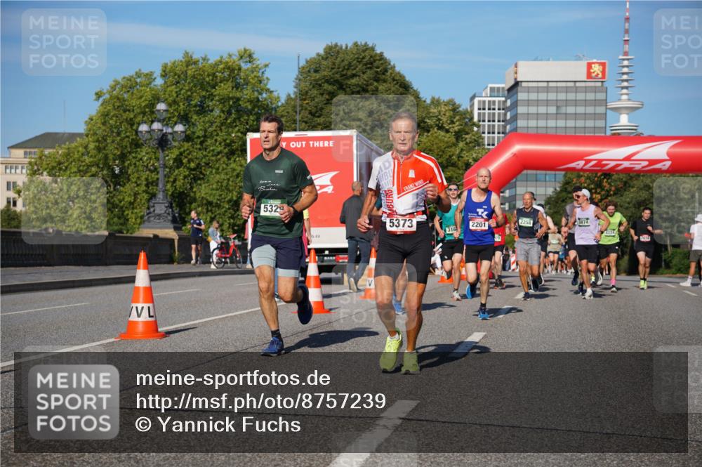 07.09.2025 - BARMER Alsterlauf Yannick Fuchs http://msf.ph/oto/8757239 07.09.2025 09:38:45 Laufen 5329, 5373, 316, 2201, 2258, 3874, 207 meine-sportfotos.de