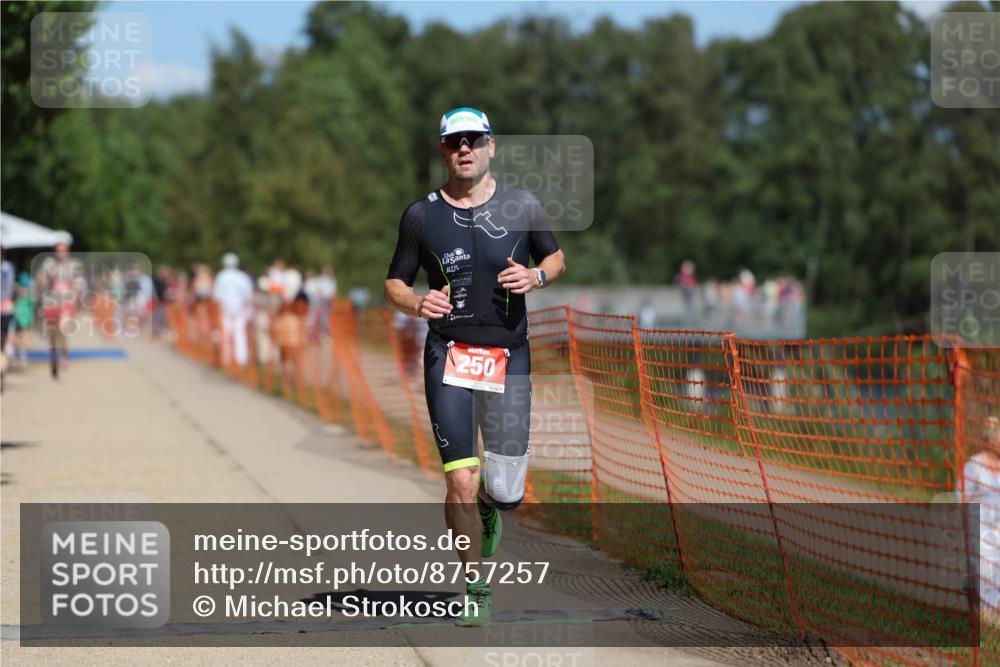 07.09.2025 - 19. Norderstedt Triathlon Michael Strokosch http://msf.ph/oto/8757257 07.09.2025 13:13:00 Laufen 250 meine-sportfotos.de
