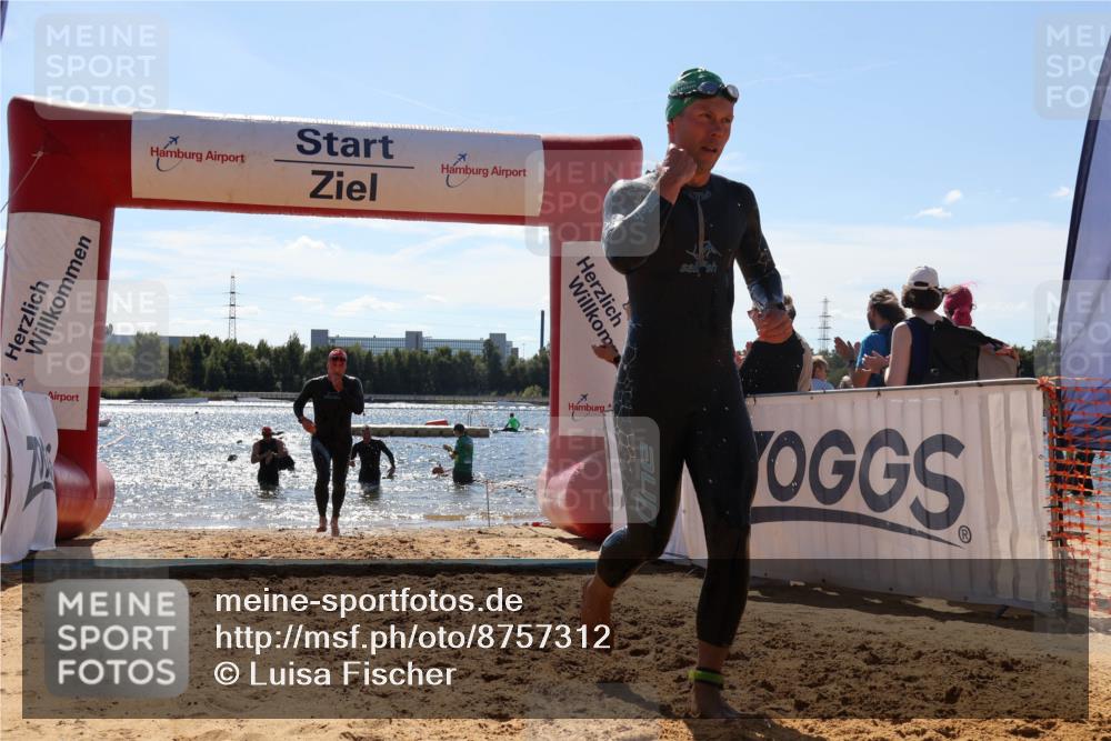 07.09.2025 - 19. Norderstedt Triathlon Luisa Fischer http://msf.ph/oto/8757312 07.09.2025 13:32:55 Schwimmen 400, 992 meine-sportfotos.de