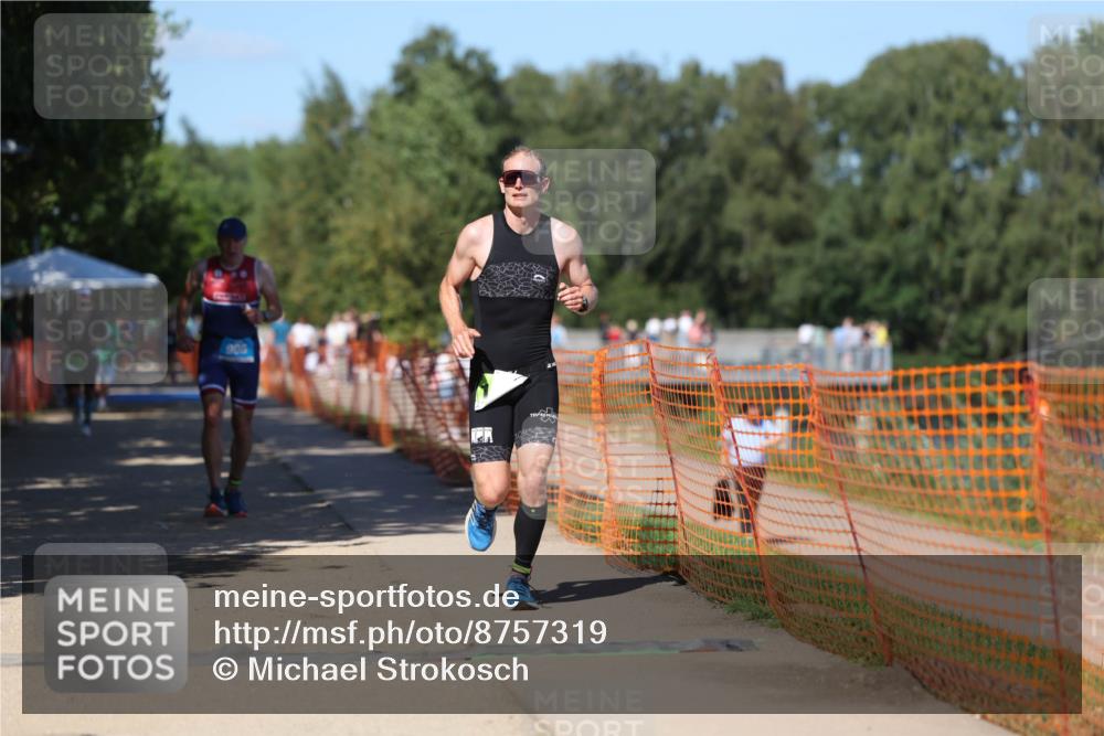 07.09.2025 - 19. Norderstedt Triathlon Michael Strokosch http://msf.ph/oto/8757319 07.09.2025 14:55:20 Laufen 908, 976, 1027 meine-sportfotos.de