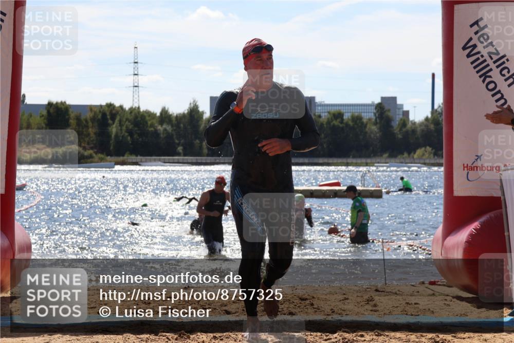 07.09.2025 - 19. Norderstedt Triathlon Luisa Fischer http://msf.ph/oto/8757325 07.09.2025 13:32:57 Schwimmen 400, 989, 992 meine-sportfotos.de
