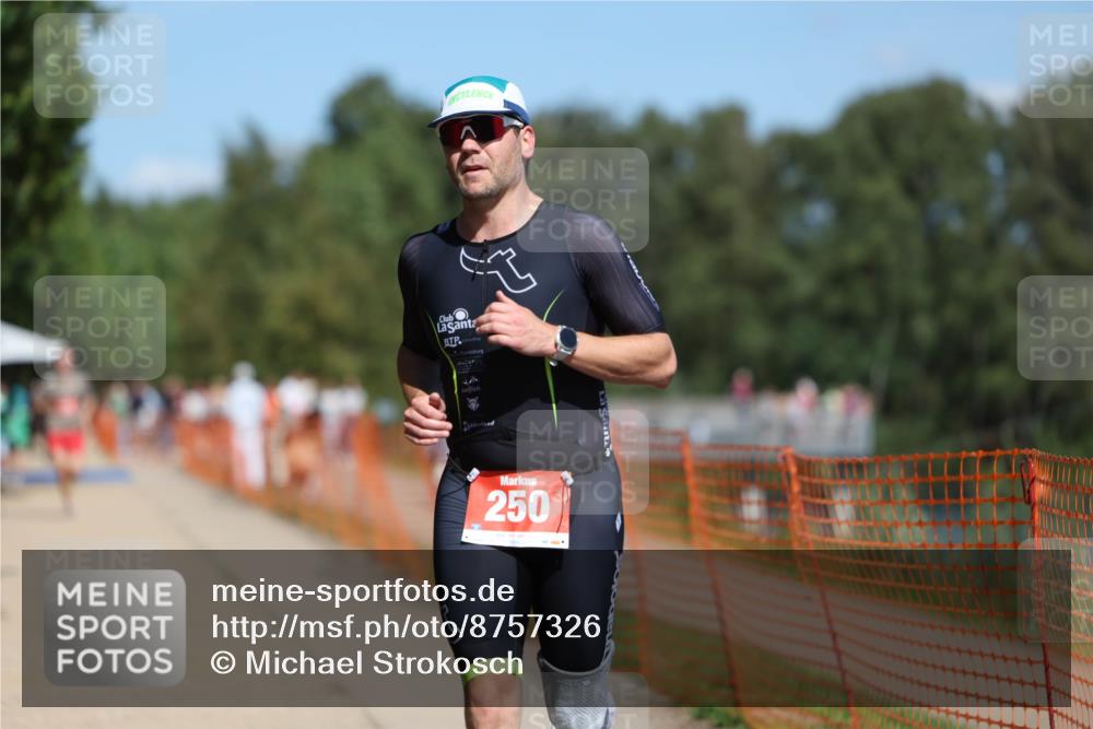 07.09.2025 - 19. Norderstedt Triathlon Michael Strokosch http://msf.ph/oto/8757326 07.09.2025 13:13:01 Laufen 250 meine-sportfotos.de