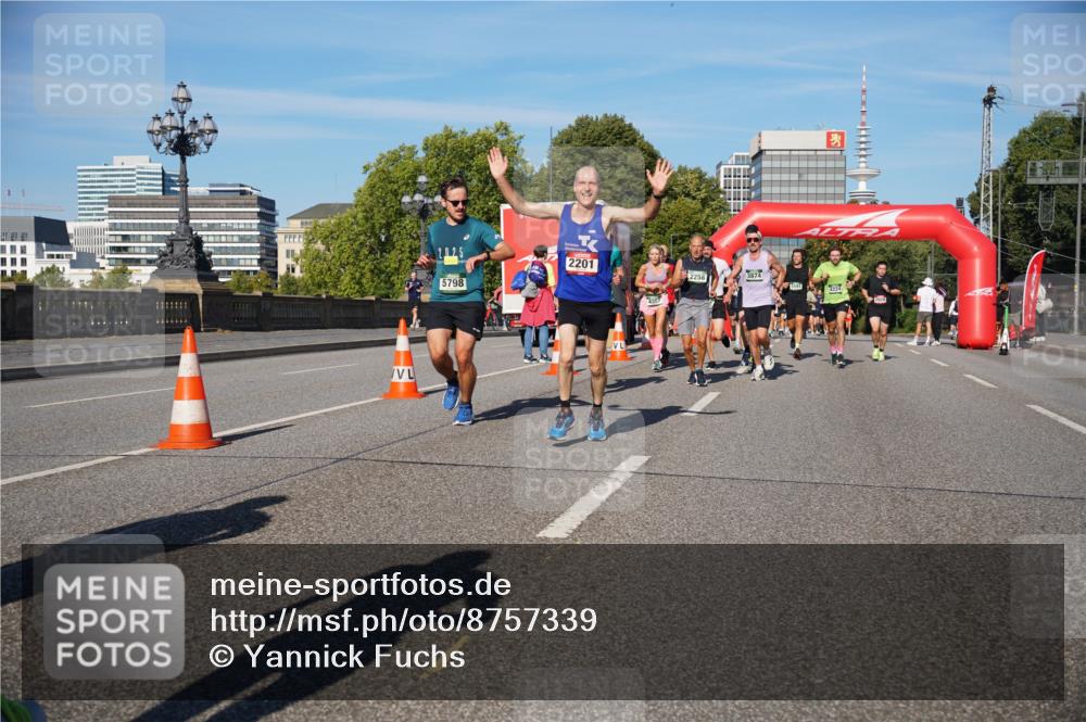 07.09.2025 - BARMER Alsterlauf Yannick Fuchs http://msf.ph/oto/8757339 07.09.2025 09:38:48 Laufen 5798, 2201, 4357, 2258, 3874, 5591, 2073 meine-sportfotos.de