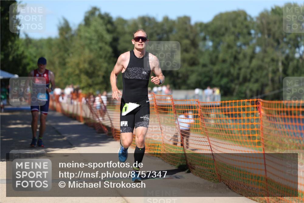07.09.2025 - 19. Norderstedt Triathlon Michael Strokosch http://msf.ph/oto/8757347 07.09.2025 14:55:20 Laufen 908, 976, 1027 meine-sportfotos.de