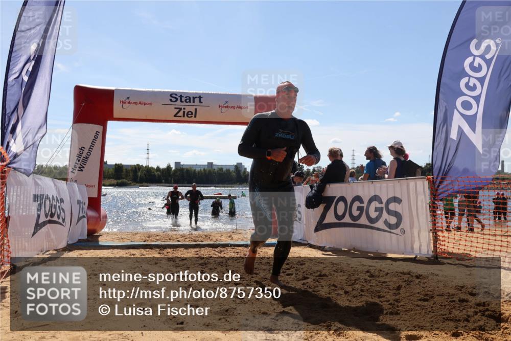 07.09.2025 - 19. Norderstedt Triathlon Luisa Fischer http://msf.ph/oto/8757350 07.09.2025 13:32:59 Schwimmen 400, 989, 992, 1027 meine-sportfotos.de