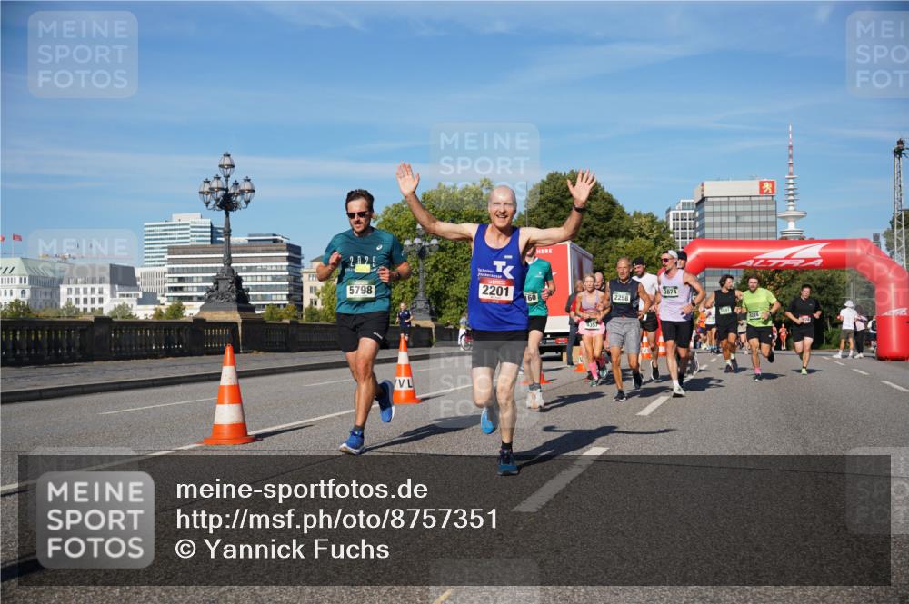 07.09.2025 - BARMER Alsterlauf Yannick Fuchs http://msf.ph/oto/8757351 07.09.2025 09:38:48 Laufen 2025, 5798, 2201, 160, 3874, 2258 meine-sportfotos.de