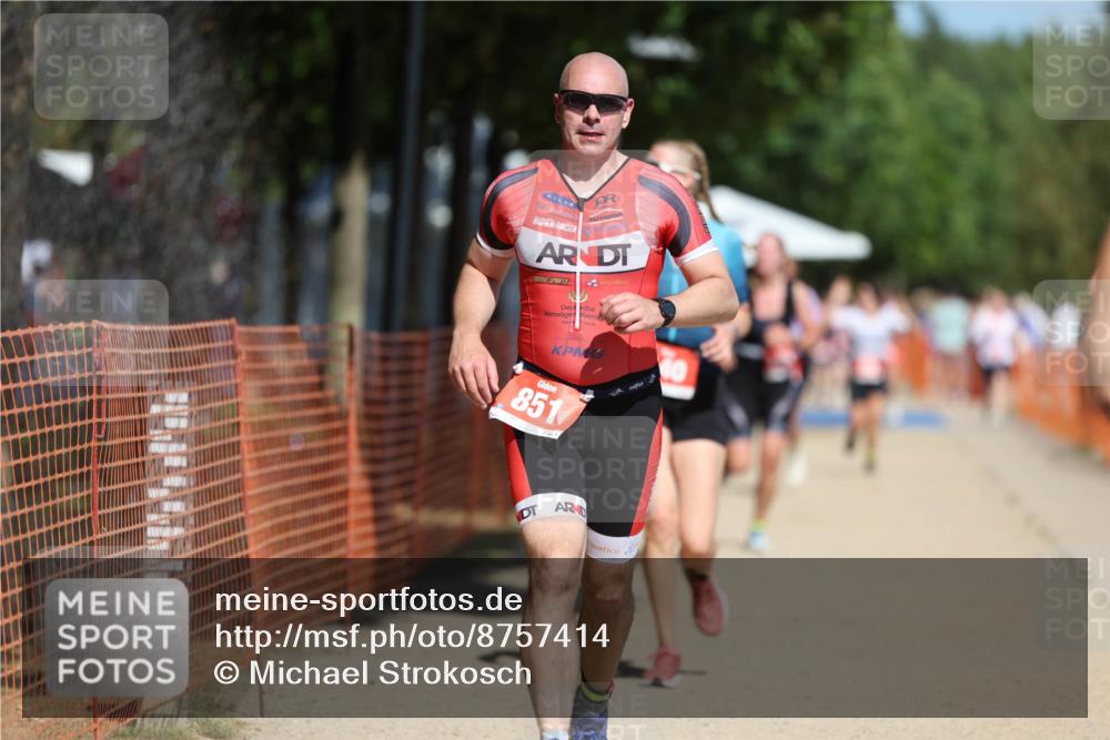 07.09.2025 - 19. Norderstedt Triathlon Michael Strokosch http://msf.ph/oto/8757414 07.09.2025 12:50:59 Laufen 140, 739, 851, 1224 meine-sportfotos.de