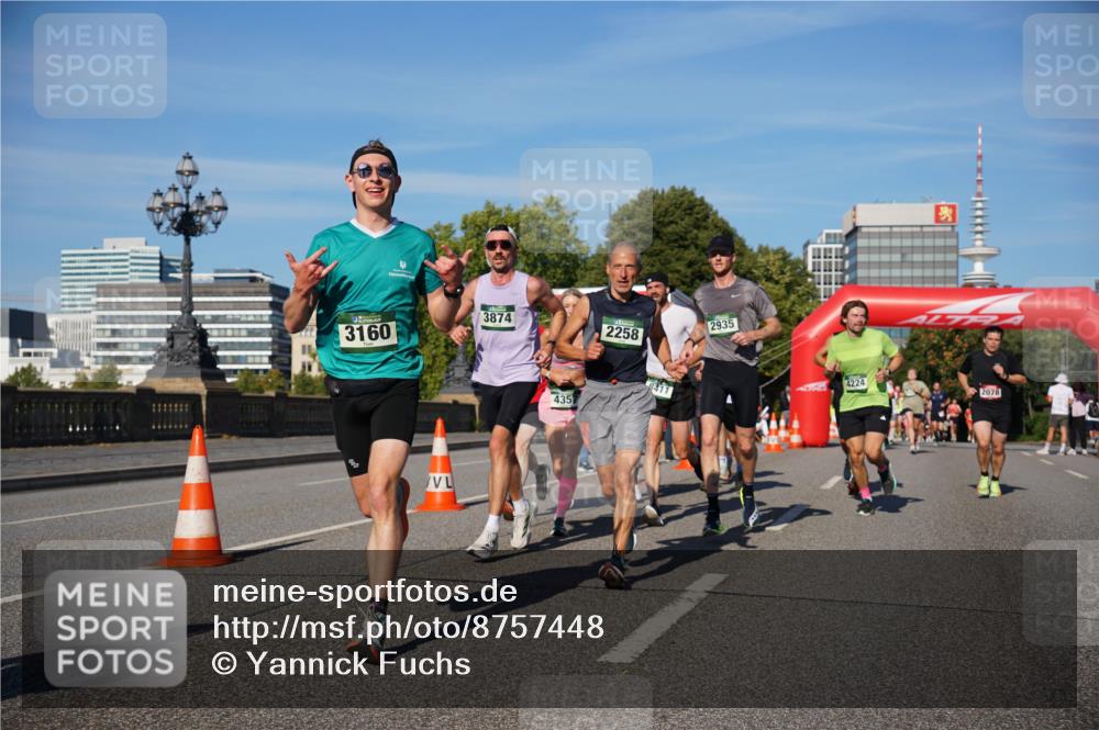 07.09.2025 - BARMER Alsterlauf Yannick Fuchs http://msf.ph/oto/8757448 07.09.2025 09:38:50 Laufen 3160, 3874, 2935, 2258, 435, 4224, 2078 meine-sportfotos.de