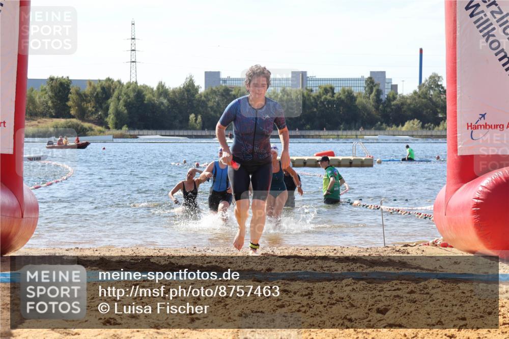 07.09.2025 - 19. Norderstedt Triathlon Luisa Fischer http://msf.ph/oto/8757463 07.09.2025 11:47:29 Schwimmen 239, 243, 1243, 1338 meine-sportfotos.de