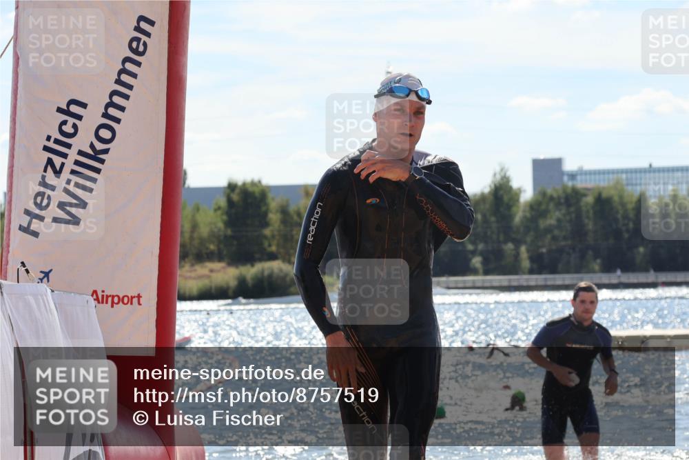 07.09.2025 - 19. Norderstedt Triathlon Luisa Fischer http://msf.ph/oto/8757519 07.09.2025 13:33:17 Schwimmen 863, 908, 990, 1020, 1438 meine-sportfotos.de